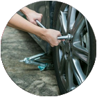 Αλλαγή λάστιχου στη Σίφνο